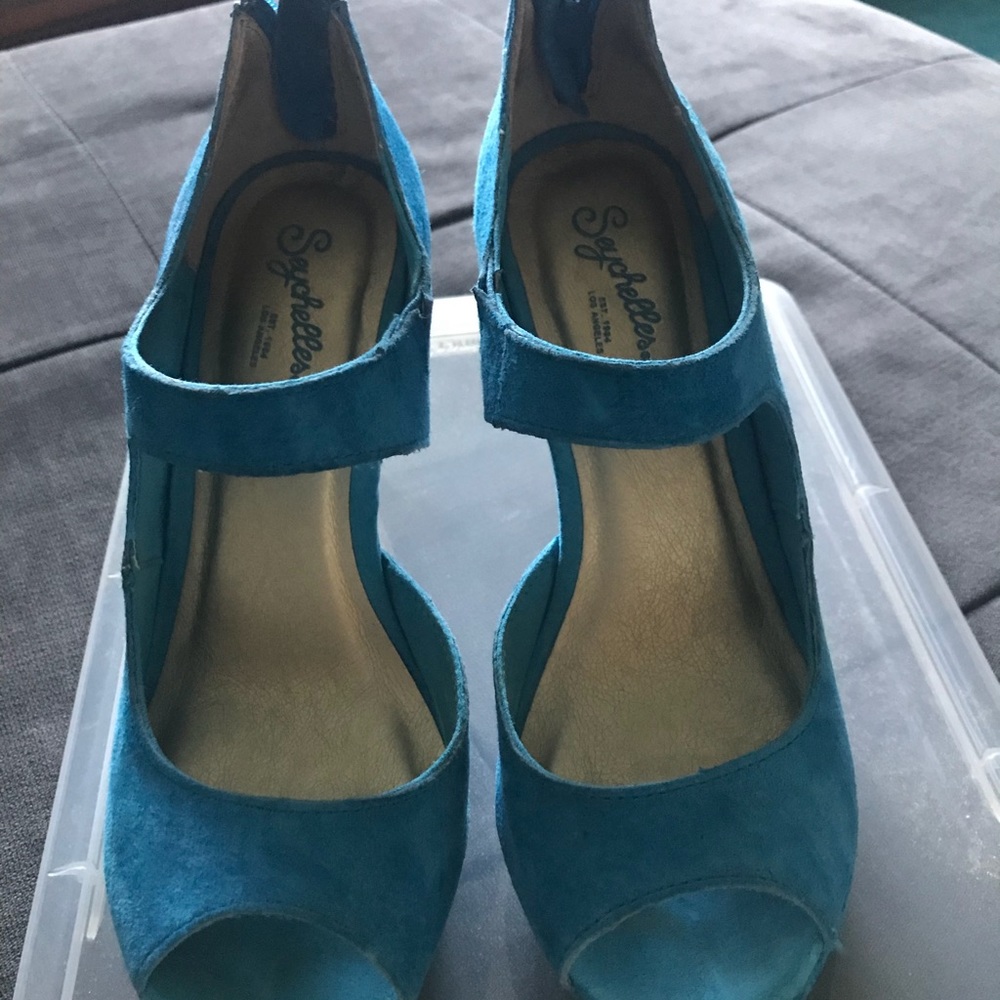 Shoes - Picture 3 of 3